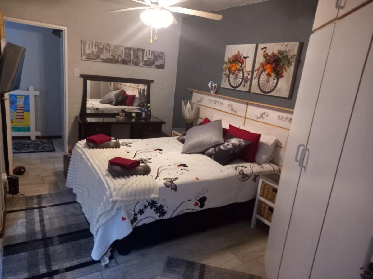 Chardonnay Holiday Apartment Jeffreys Bay Bagian luar foto